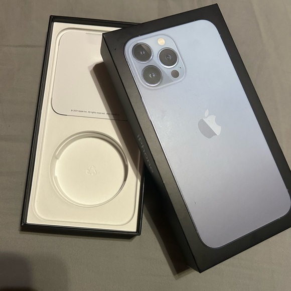 iPhone 13 Pro Max - Picture 2 of 3